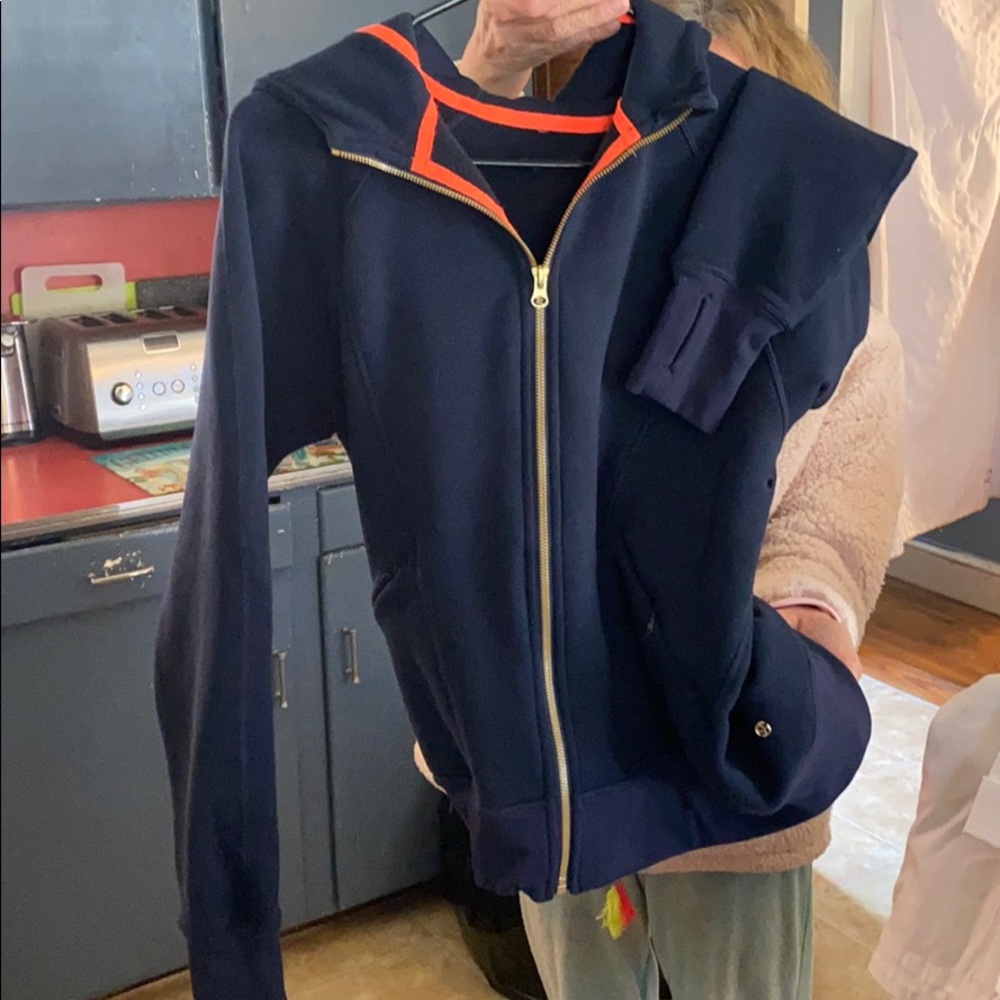 LULULEMON SWEATSHIRT SO WARM AND COMFY